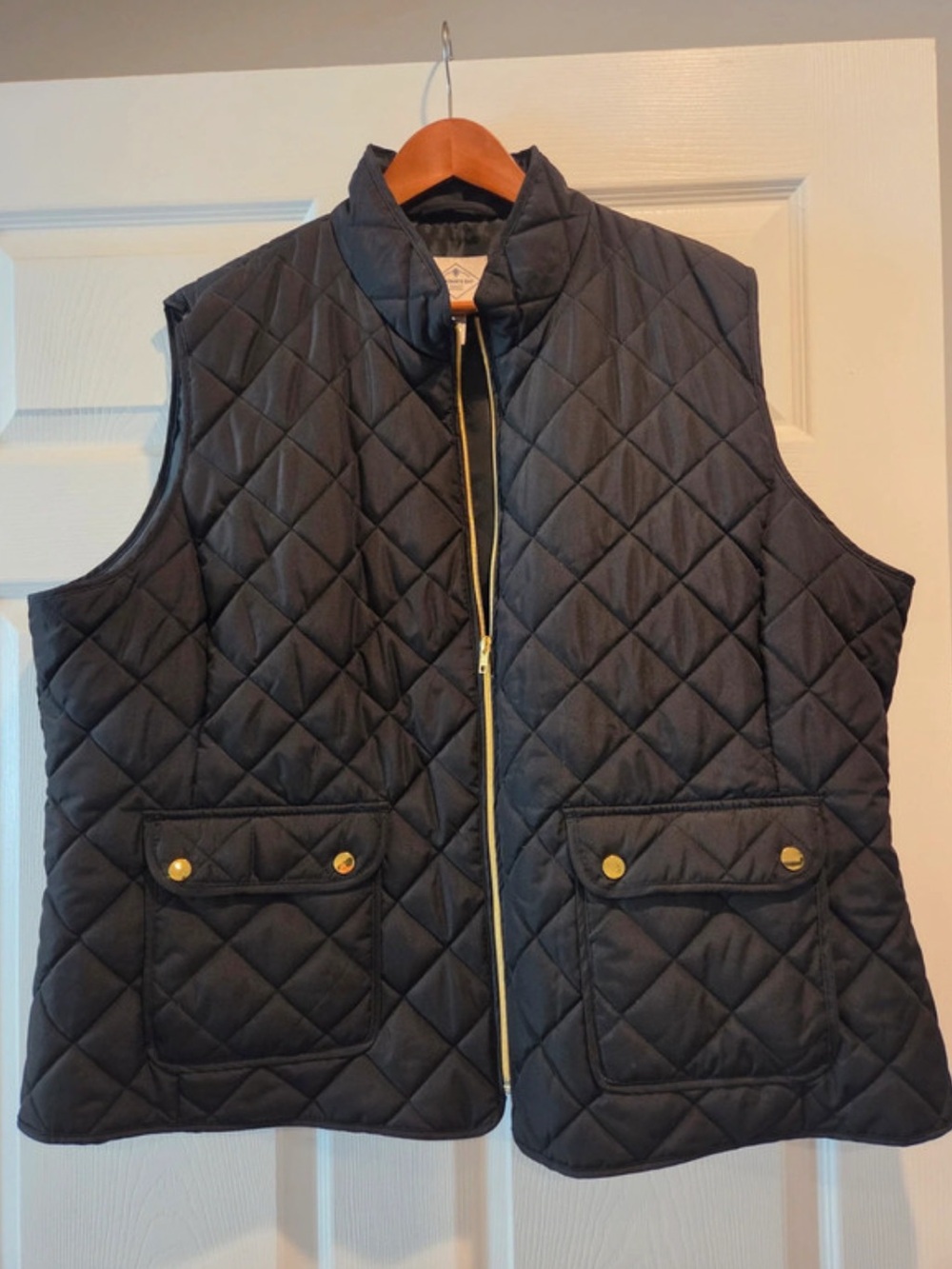 St. John’s Bay Black quilted zip vest
XXXL / US 24-26